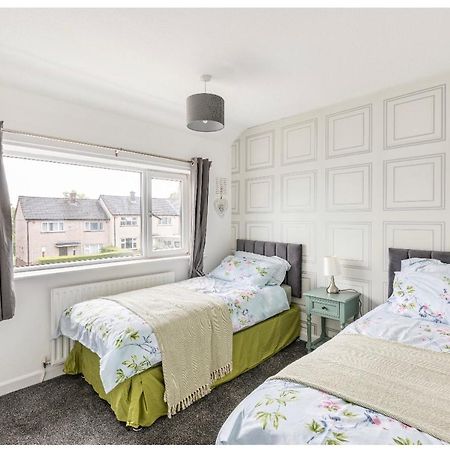 Entire Charming 5-Bed House In Darwen Blackburn Bb1 Free Parking Roadside Rishton Exterior foto