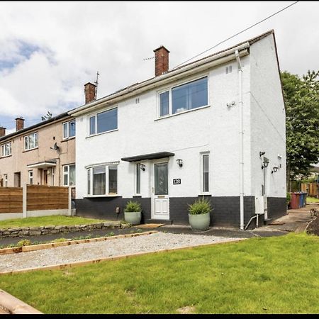 Entire Charming 5-Bed House In Darwen Blackburn Bb1 Free Parking Roadside Rishton Exterior foto
