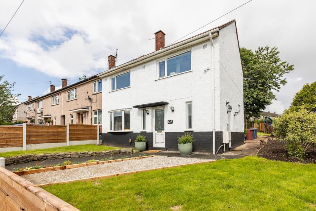 Entire Charming 5-Bed House In Darwen Blackburn Bb1 Free Parking Roadside Rishton Exterior foto