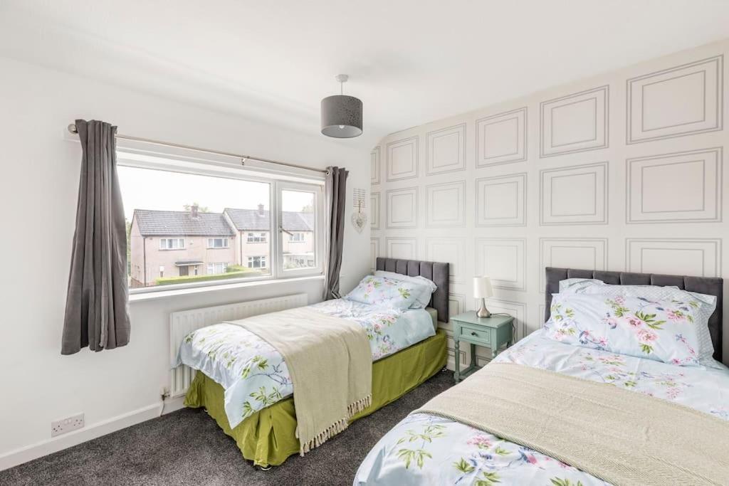 Entire Charming 5-Bed House In Darwen Blackburn Bb1 Free Parking Roadside Rishton Exterior foto